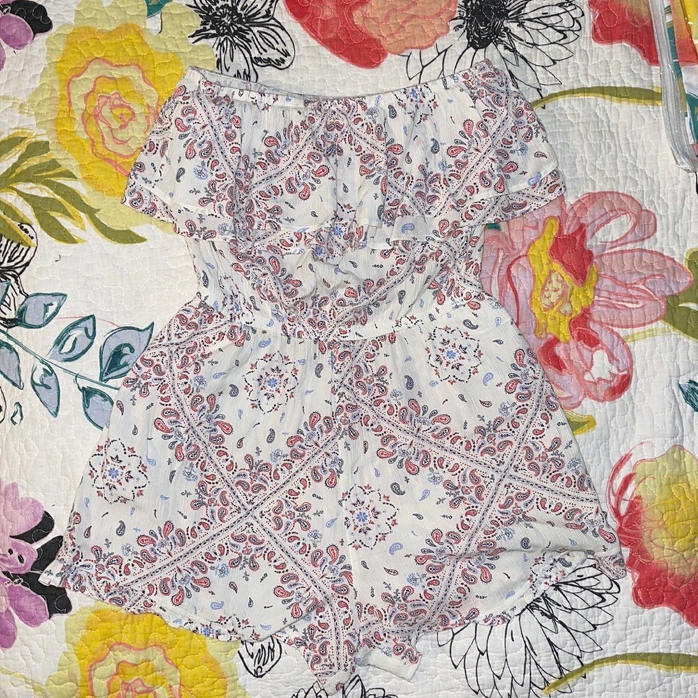 Excellent Condition Lightweight White Strapless Romper Red Blue Paisley Details